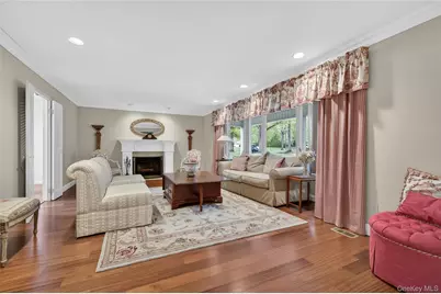 24 Thorngrove Lane, Dix Hills, NY 11746 - Photo 5