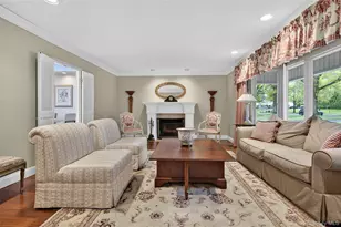 24 Thorngrove Ln, Dix Hills, NY 11746 - Photo 7