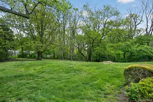 24 Thorngrove Ln, Dix Hills, NY 11746 - Photo 29