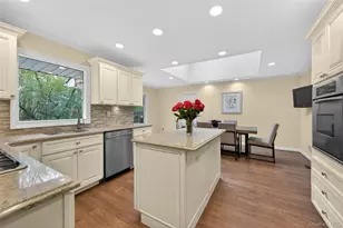24 Thorngrove Ln, Dix Hills, NY 11746 - Photo 15