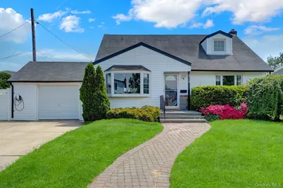 2718 Rowehl Drive, East Meadow, NY 11554 - Photo 3