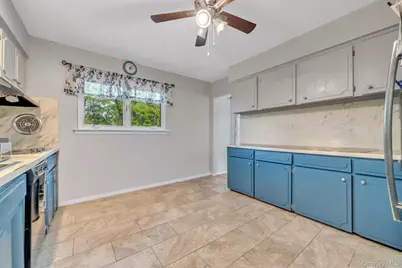 35 Arline Lane, East Islip, NY 11730 - Photo 3