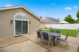 14 Kenneth Ln, North Babylon, NY 11703 - Photo 13
