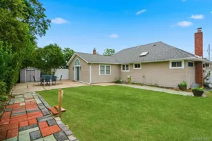 14 Kenneth Ln, North Babylon, NY 11703 - Photo 23