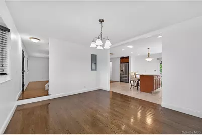 8 Lee Gray Court, Glen Cove, NY 11542 - Photo 13