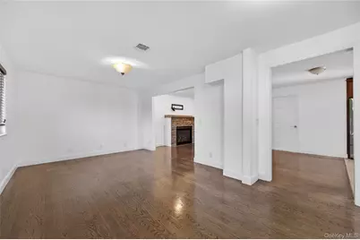 8 Lee Gray Court, Glen Cove, NY 11542 - Photo 5