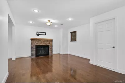 8 Lee Gray Court, Glen Cove, NY 11542 - Photo 9