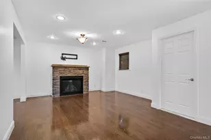 8 Lee Gray Ct, Glen Cove, NY 11542 - Photo 9