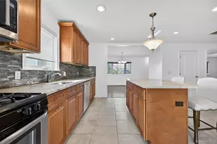 8 Lee Gray Ct, Glen Cove, NY 11542 - Photo 17
