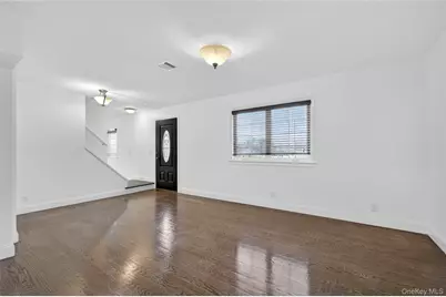 8 Lee Gray Court, Glen Cove, NY 11542 - Photo 3