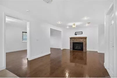 8 Lee Gray Court, Glen Cove, NY 11542 - Photo 7