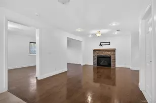8 Lee Gray Ct, Glen Cove, NY 11542 - Photo 7