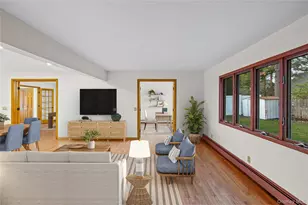 19 Palm Ln, Westbury, NY 11590 - Photo 11