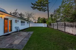 19 Palm Ln, Westbury, NY 11590 - Photo 3