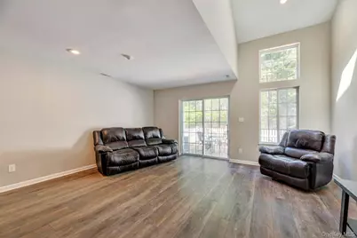 125 Farm House Court, Manorville, NY 11949 - Photo 5