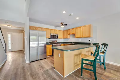 125 Farm House Court, Manorville, NY 11949 - Photo 7