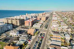 470 E Broadway, Long Beach, NY 11561 - Photo 15