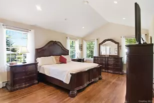28 King Arthurs Ct, Saint James, NY 11780 - Photo 13
