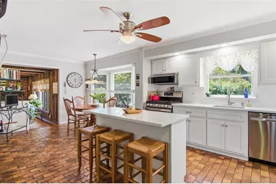 28 King Arthurs Court, Saint James, NY 11780 - Photo 9