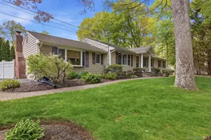 28 King Arthurs Ct, Saint James, NY 11780 - Photo 3