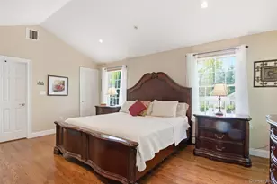 28 King Arthurs Ct, Saint James, NY 11780 - Photo 13