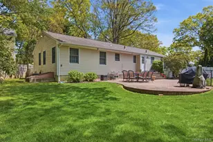 28 King Arthurs Ct, Saint James, NY 11780 - Photo 19
