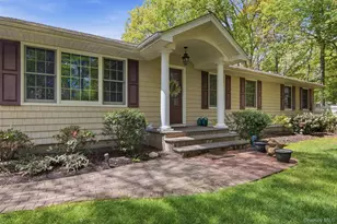 28 King Arthurs Ct, Saint James, NY 11780 - Photo 3