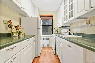 140-08 28th Road #1C, Flushing, NY 11354 - Photo 9