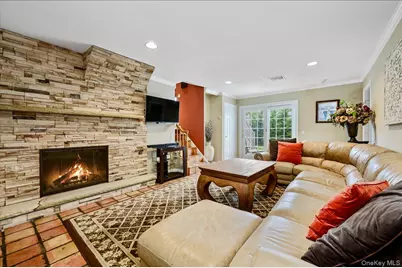 2119 Oliver Way, Merrick, NY 11566 - Photo 5
