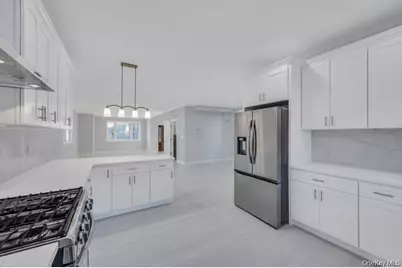 141 Emerson Avenue, Floral Park, NY 11001 - Photo 15