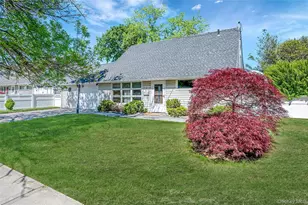6 Arizona Ave, Syosset, NY 11791 - Photo 15