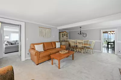 727 Main Street, Center Moriches, NY 11934 - Photo 11