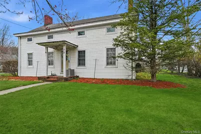 727 Main Street, Center Moriches, NY 11934 - Photo 3