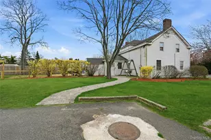 727 Main St, Center Moriches, NY 11934 - Photo 31