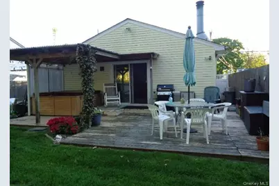 1431 Lombardy Boulevard, Bay Shore, NY 11706 - Photo 11