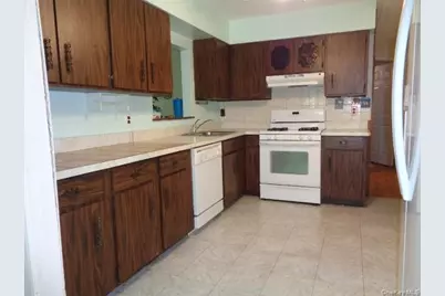 1431 Lombardy Boulevard, Bay Shore, NY 11706 - Photo 5