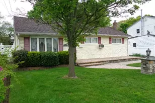 1431 Lombardy Blvd, Bay Shore, NY 11706 - Photo 17