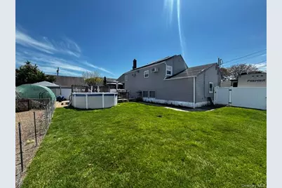 101 Buena Vista Boulevard, Lindenhurst, NY 11757 - Photo 17