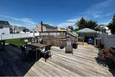 101 Buena Vista Boulevard, Lindenhurst, NY 11757 - Photo 19