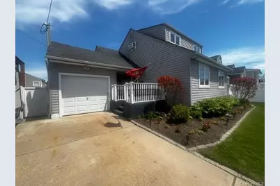 101 Buena Vista Boulevard, Lindenhurst, NY 11757 - Photo 3