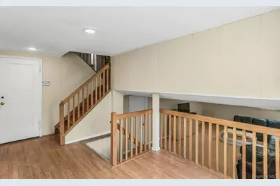 9 Avondale Road, Plainview, NY 11803 - Photo 23
