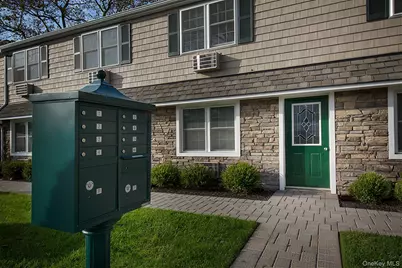 4 Richland Boulevard #09, Brightwaters, NY 11718 - Photo 3