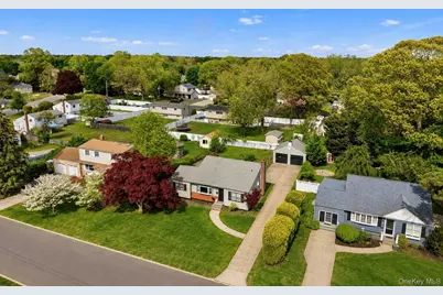 1413 Peters Boulevard, Bay Shore, NY 11706 - Photo 7