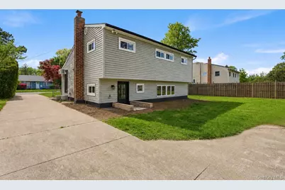 1413 Peters Boulevard, Bay Shore, NY 11706 - Photo 9