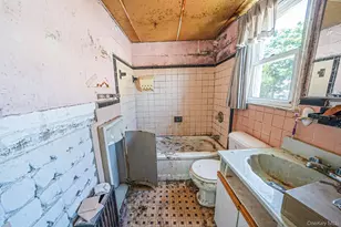 140 Freeman Ave, Elmont, NY 11003 - Photo 11