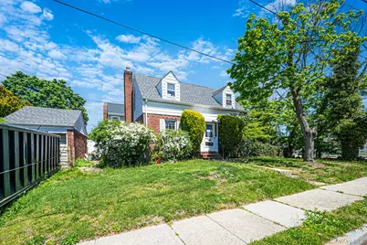 140 Freeman Avenue, Elmont, NY 11003 - Photo 3