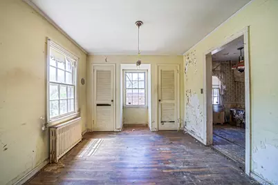 140 Freeman Avenue, Elmont, NY 11003 - Photo 5