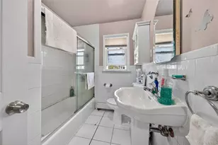 18 President St, Freeport, NY 11520 - Photo 5