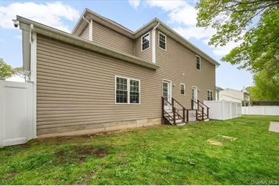 8 Manhattan Avenue, Centereach, NY 11720 - Photo 37