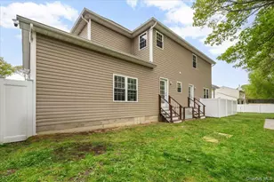 8 Manhattan Ave, Centereach, NY 11720 - Photo 37